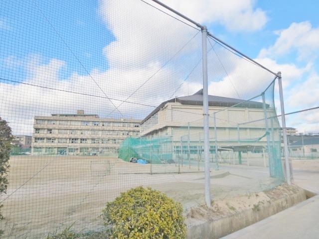 【東広島市西条御条町のマンションの中学校】