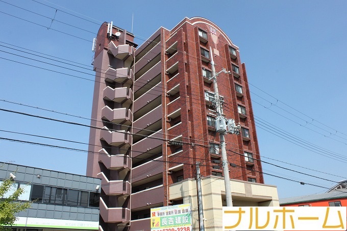 大阪市平野区長吉川辺のマンションの建物外観