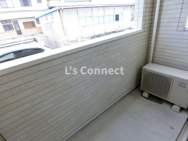 バルコニー　晴れた日には洗濯物もたくさん干せます。