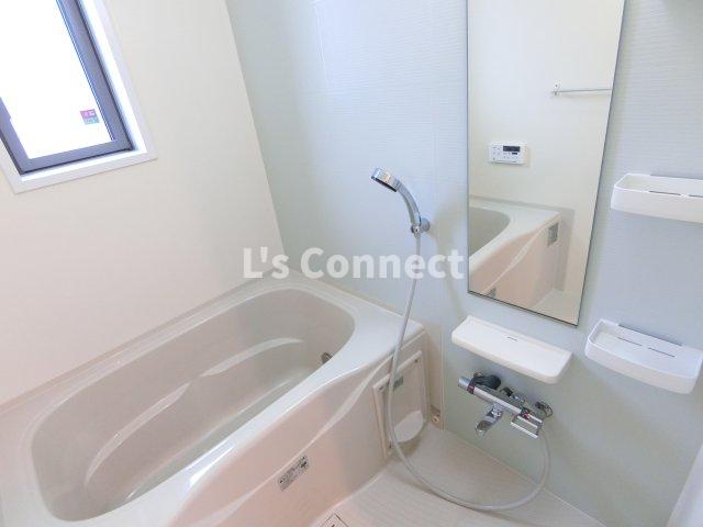 バス・シャワールーム　追焚き、浴室乾燥付きのお風呂。