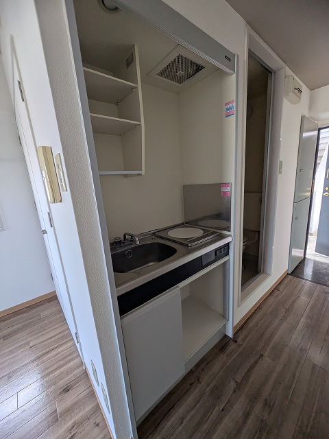 キッチン　同物件、別号室のものです。