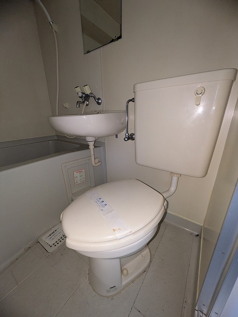 トイレ　同物件、別号室のものです。