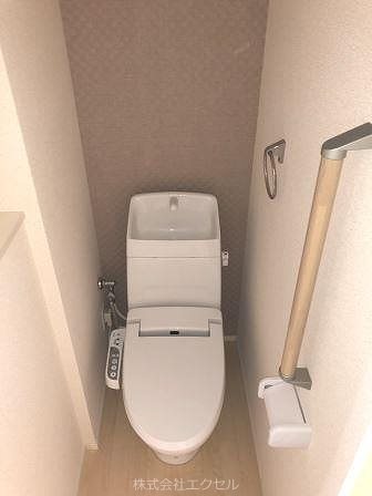 トイレ　温水洗浄便座です。