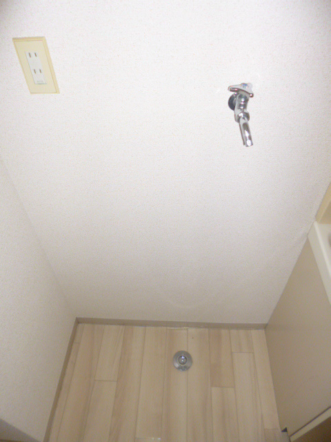 その他　洗濯機置き場　※写真は101号室のお部屋です。