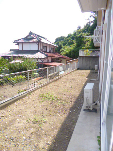 バルコニー　※写真は101号室のお部屋です。