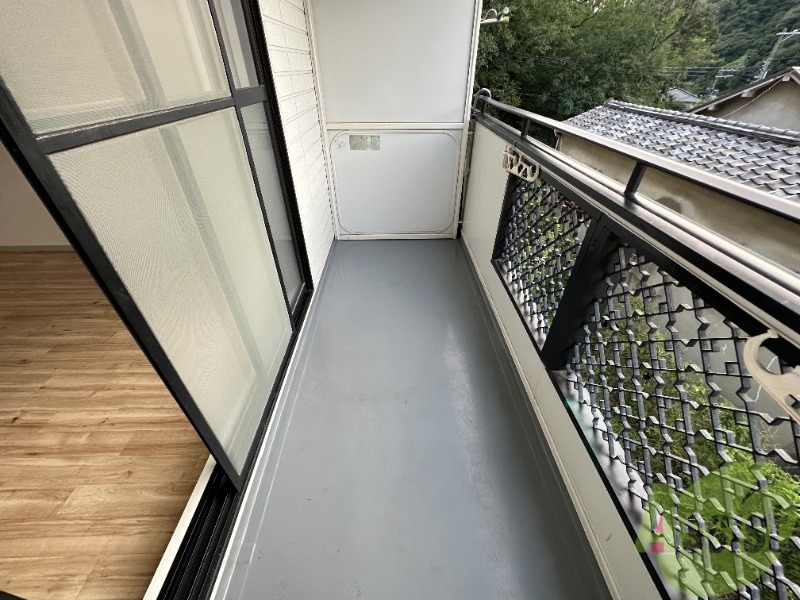 バルコニー　日当り、風通しが良いので洗濯物がすぐ乾きますねー