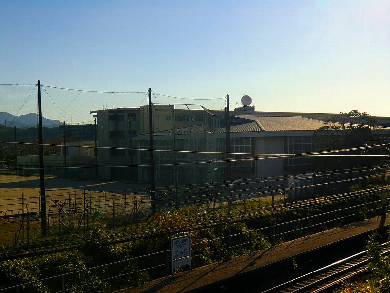 中学校　城山中学校（中学校）まで74m
