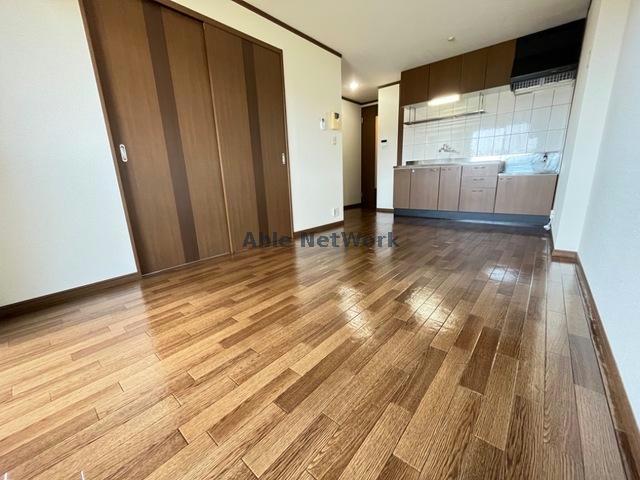 居室・リビング　明るいリビング