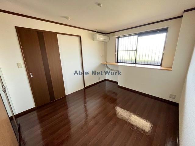 居室・リビング　エアコン付きの洋室