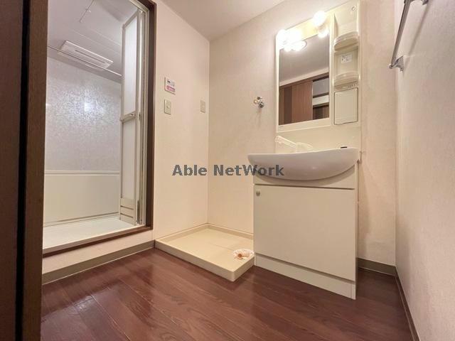 洗面設備　シャワー付洗面台