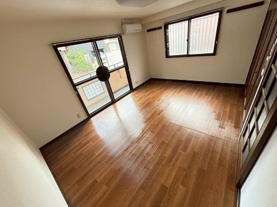 居室・リビング　※別号室の写真です。