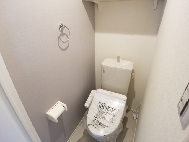 トイレ　※同物件内105号室の写真です