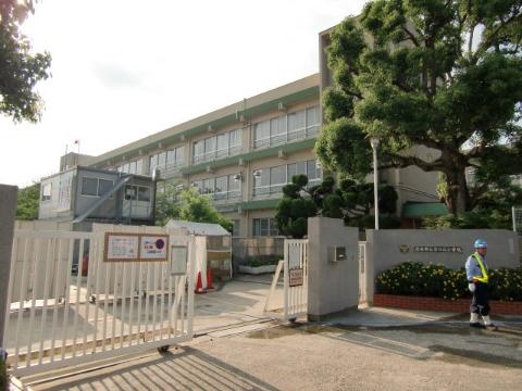 　茨木市立春日丘小学校（その他　923m）