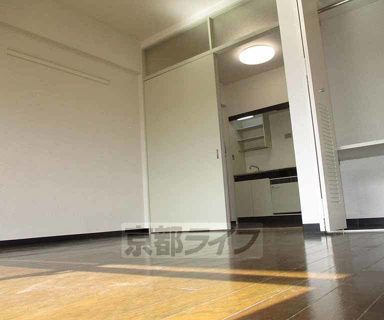 居室・リビング　広々とした部屋です。