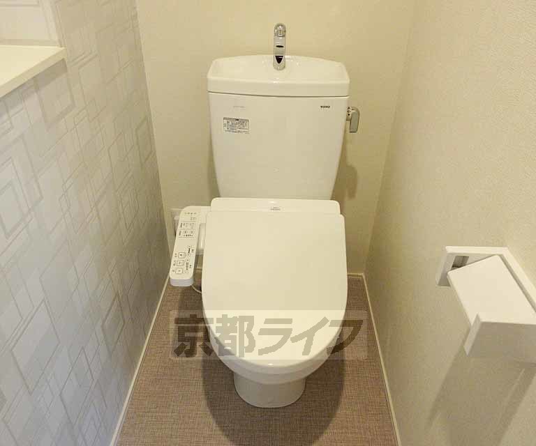トイレ　ウォシュレット付きです・