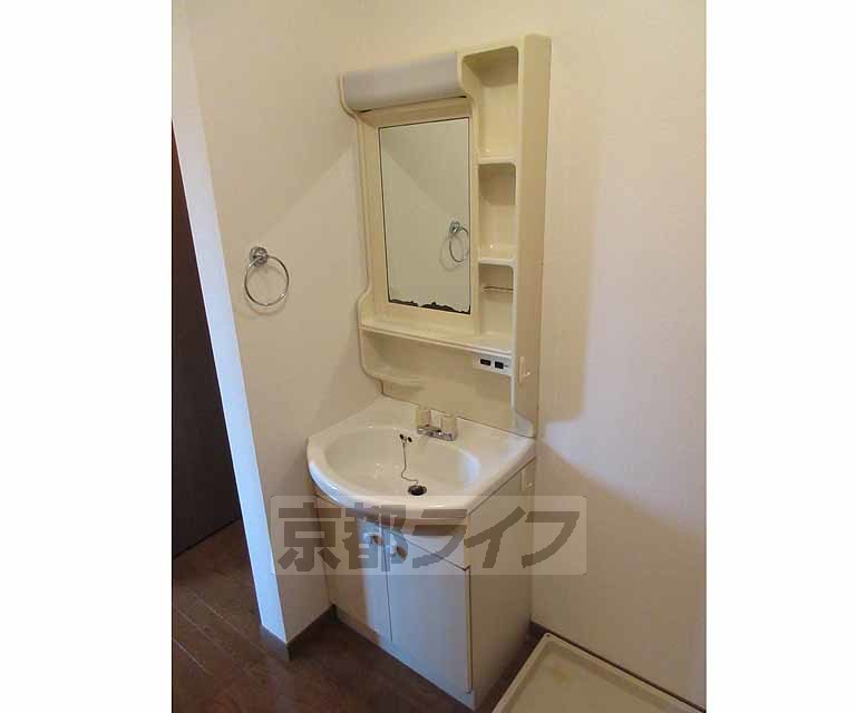 洗面設備　独立洗面台です