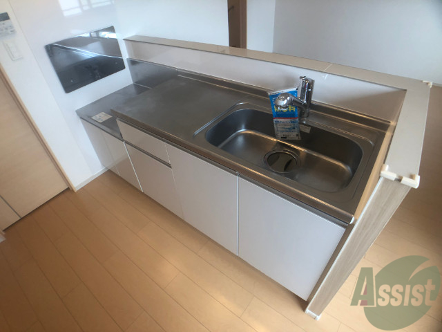 キッチン　カウンターキッチンなので料理するのが楽しくなりそうですね