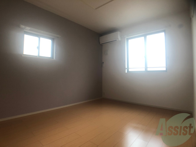 その他部屋・スペース　寝室も陽が差し込むので気持ちいいですね！