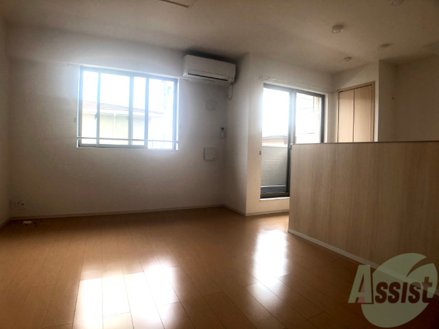 居室・リビング　お部屋はきれいでオシャレな感じになっていますね