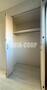 収納　クローゼット。上部には便利な棚付き♪