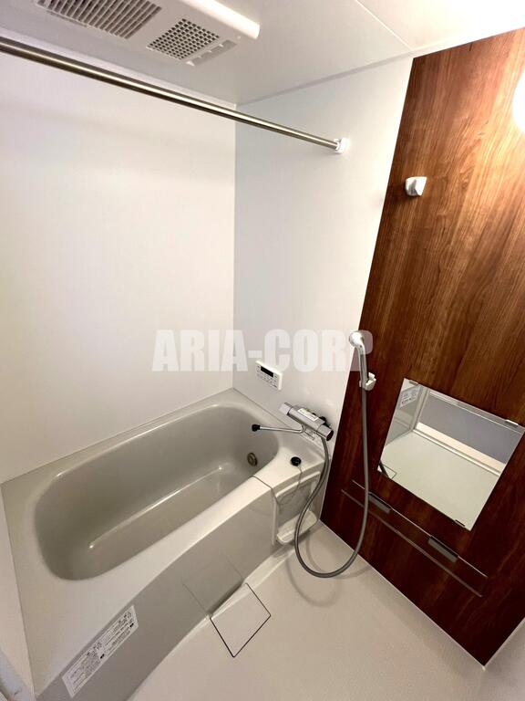 バス・シャワールーム　追炊き・浴室乾燥機付きのバスルーム♪