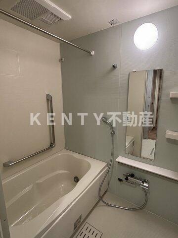 バス・シャワールーム　落ち着いた空間のお風呂です