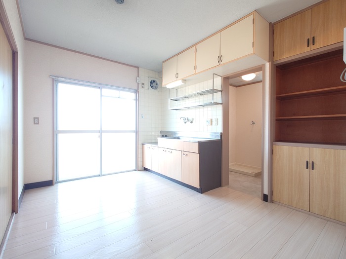 キッチン　ダイニングキッチン