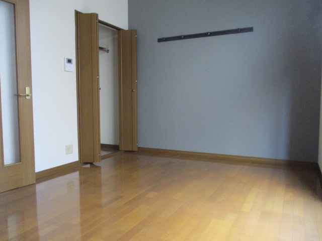 居室・リビング　ロフト付きのため天井高く、開放感のある居室です♪