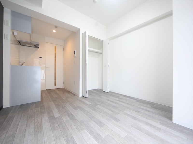 居室・リビング　洋室8.8帖　クローゼット付（収納充実してます）