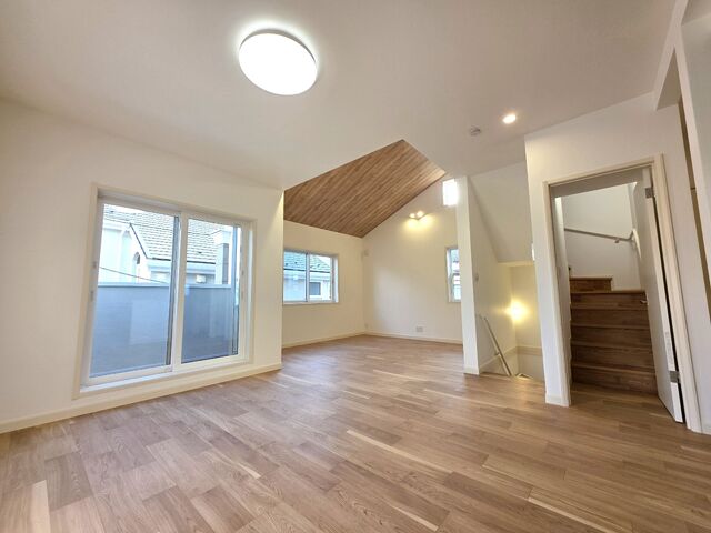 居室・リビング　◆天井が高く解放感のあるリビング◆