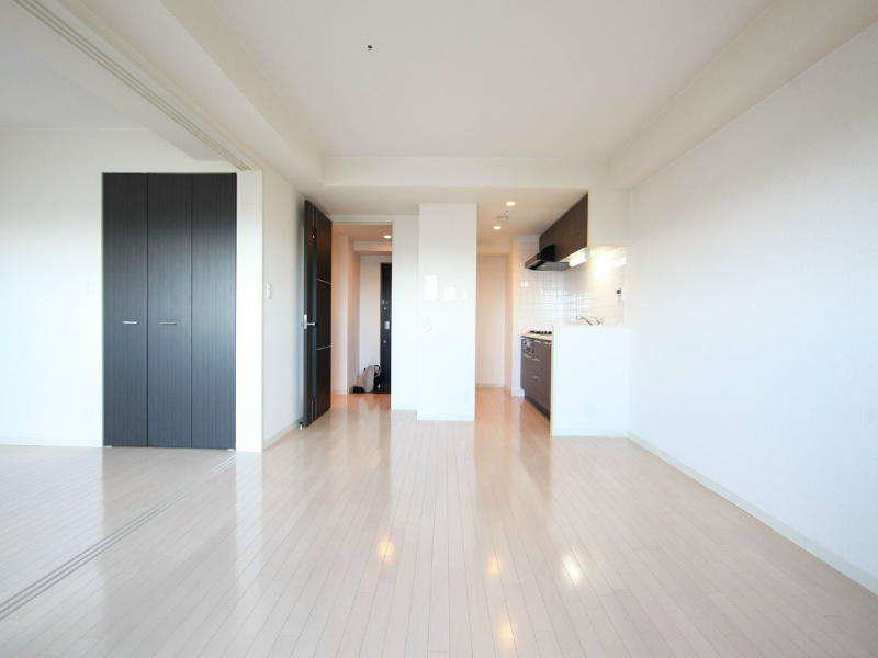 居室・リビング　LDK11帖　洋室6.7帖と繋げても仕切っても使えます