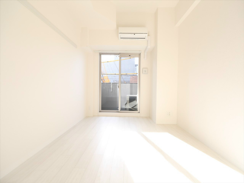 バルコニー　洋室7.6帖　エアコン完備　バルコニー