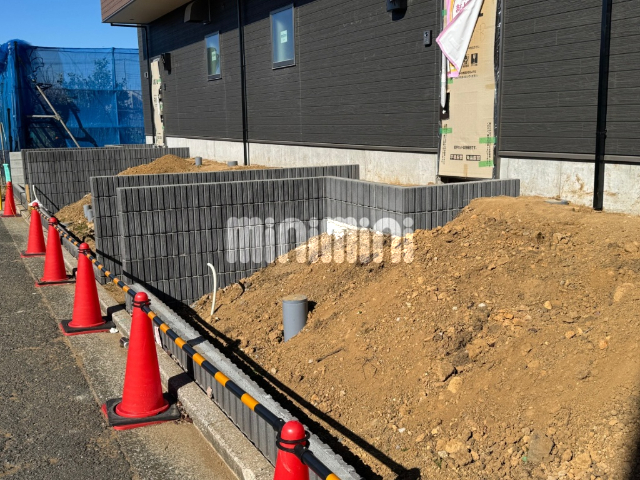 玄関　建築現場です