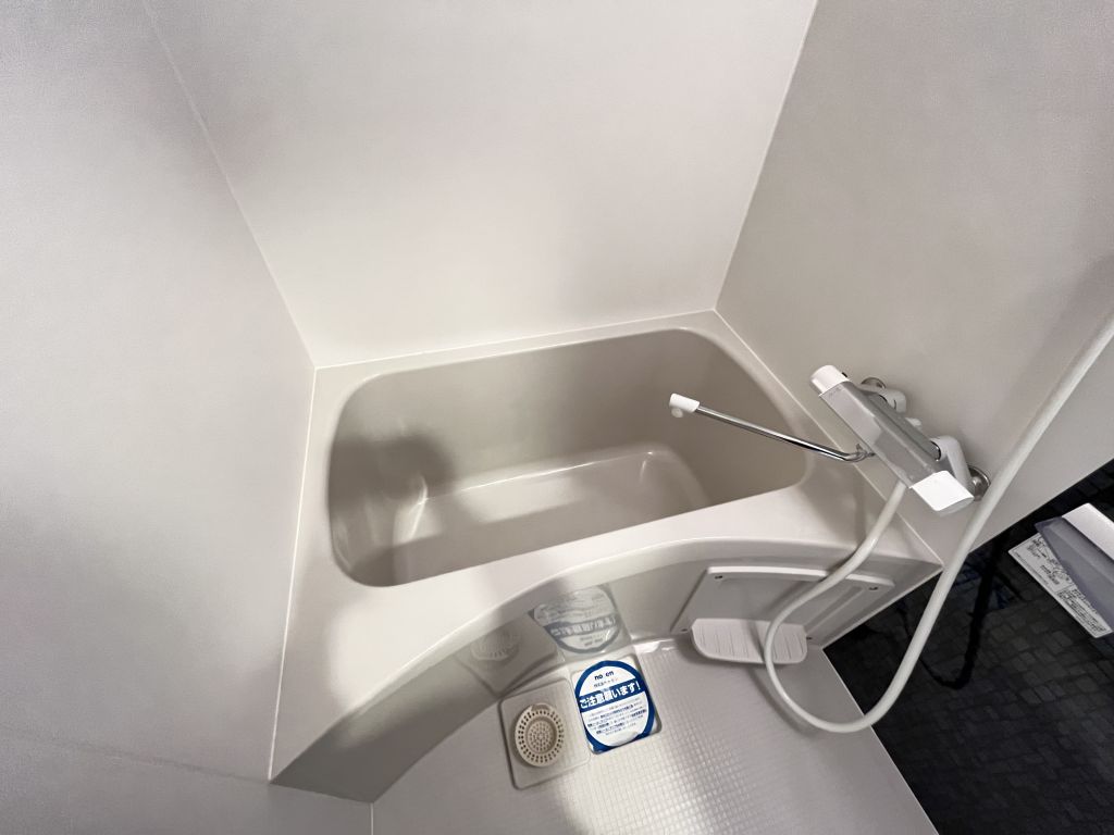 バス・シャワールーム　コンパクトで使いやすいお風呂です