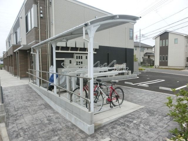 その他　屋根付の駐輪場です。