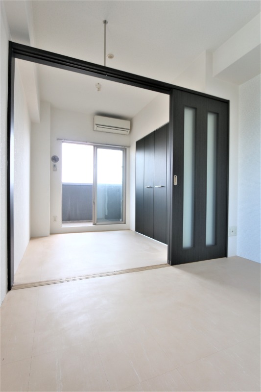 居室・リビング　広々洋室でゆっくりお過ごしください