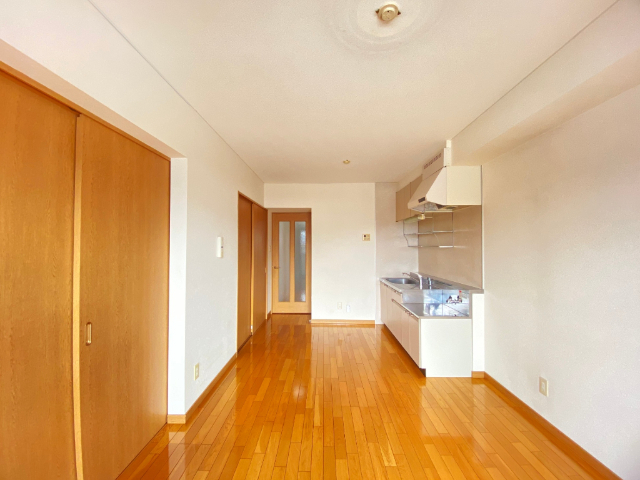 居室・リビング　同物件別部屋のお写真を転用