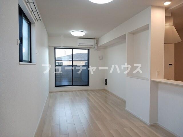 居室・リビング　こちらのリビングで趣味の時間をお楽しみください