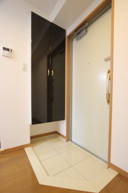 玄関　同物件別号室のものです。