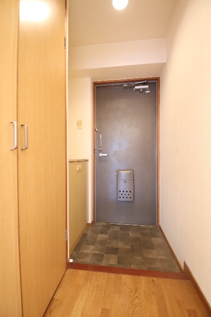 玄関　※別号室の参考写真です※