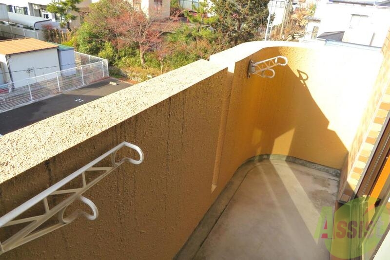 バルコニー　広めのバルコニーはいいですね、お洗濯もちゃんと干せます