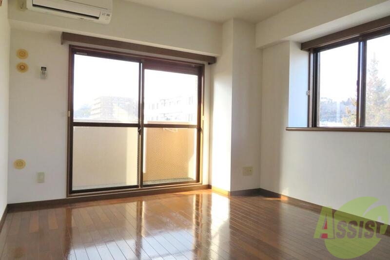 居室・リビング　８帖の広めのフローリングとなっております。