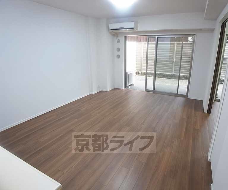 居室・リビング　広々として開放感のあるリビングです。