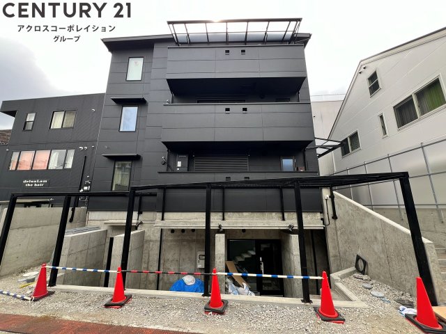 建物外観　オートロックと宅配ボックスあり！