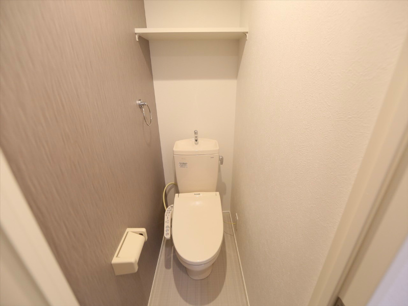 トイレ　温水洗浄暖房便座付トイレ　同仕様写真