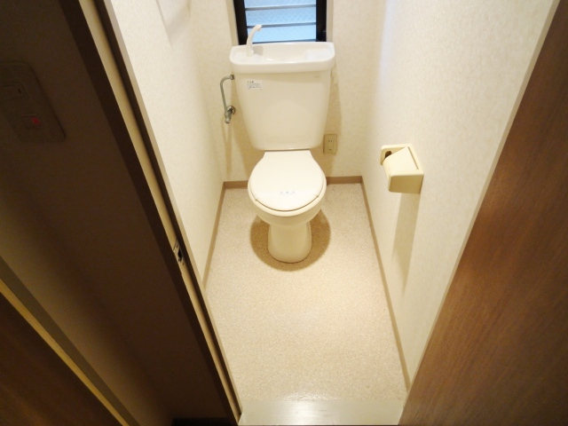 トイレ　写真は別号室のものです。