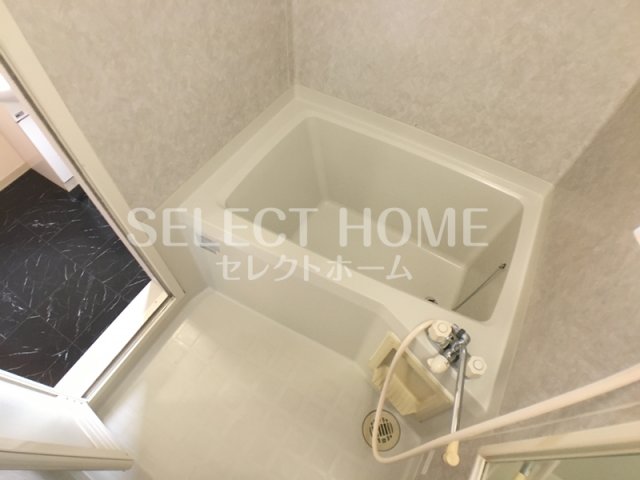 バス・シャワールーム　コンパクトで使いやすいお風呂です