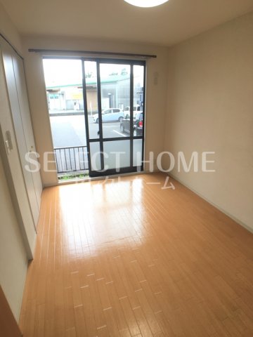 その他部屋・スペース　落ち着いた色調の寝室です