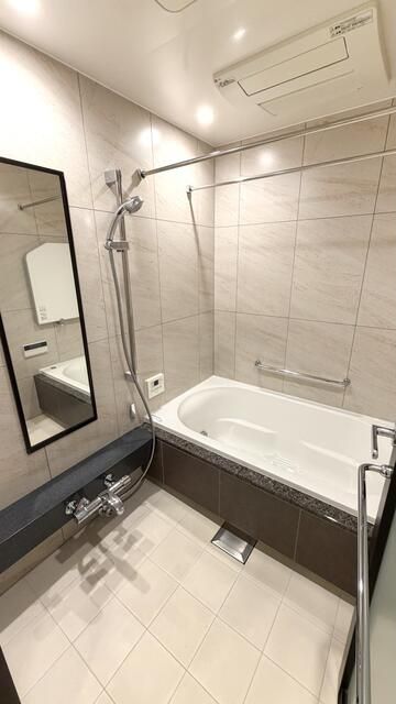 バス・シャワールーム　コンパクトで使いやすいお風呂です