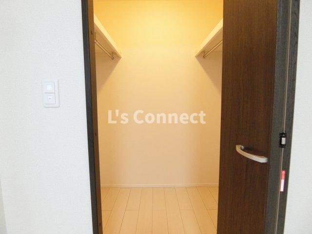 収納　ウォークインクローゼットでお荷物もすっきり収納。